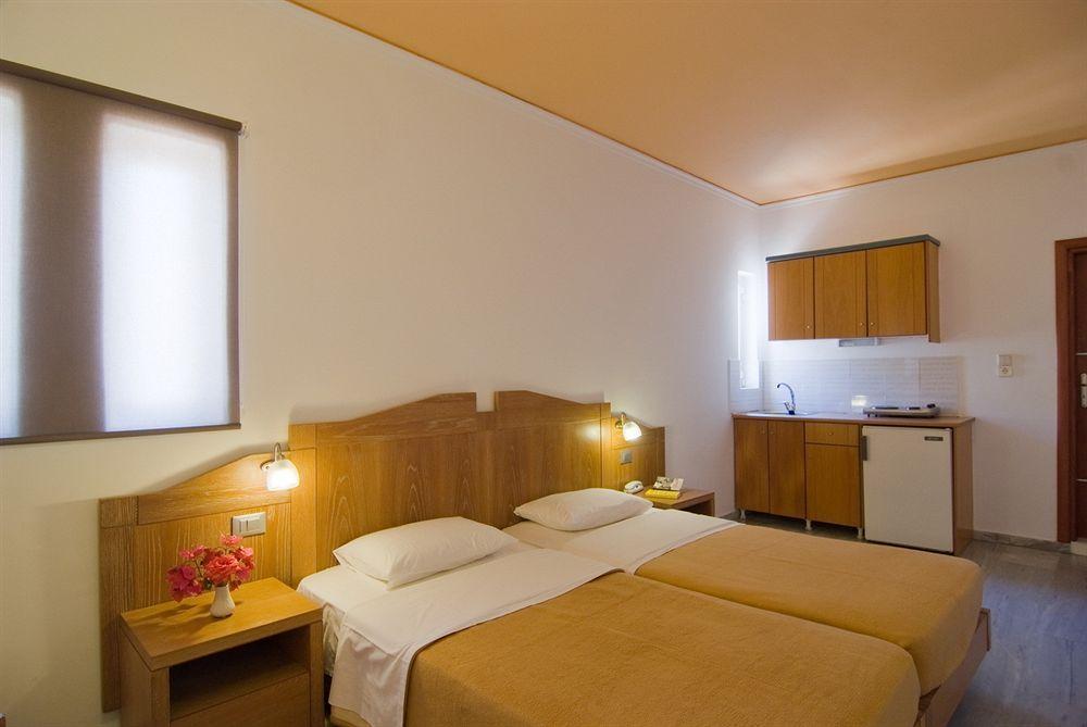 Tropicana Beach Hotel Stalos Ngoại thất bức ảnh